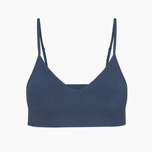 Aritzia TnaBUTTER Hold Tight Bra Top